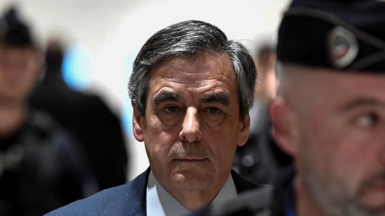 Soupçons demplois fictifs Fillon condamné à 5 ans de prison dont